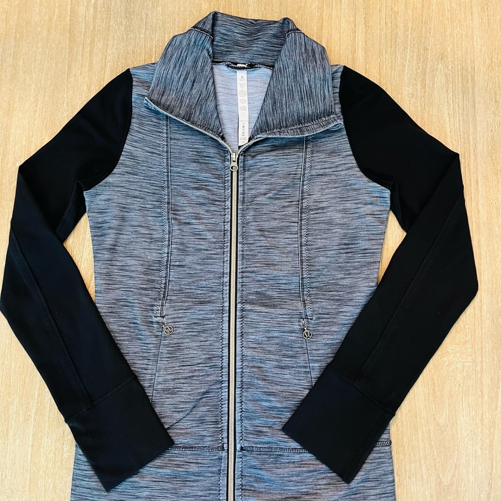 Lululemon Women’s Daily Yoga Jacket/black and grey-size 6.